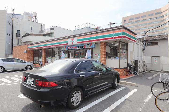 コンビニ　セブンイレブン（コンビニ）まで998m