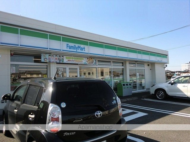 コンビニ　ファミリーマートにんじん通店（コンビニ）まで650m