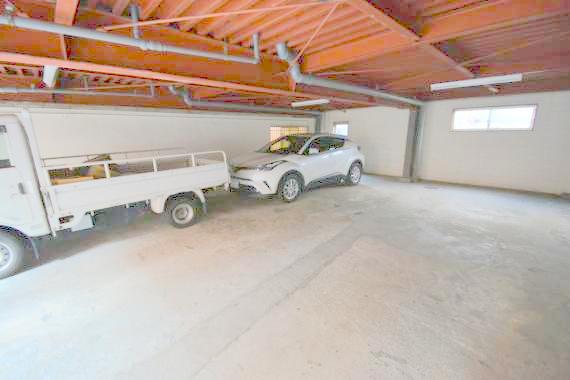 駐車場　駐車のしやすい広めの駐車場です。