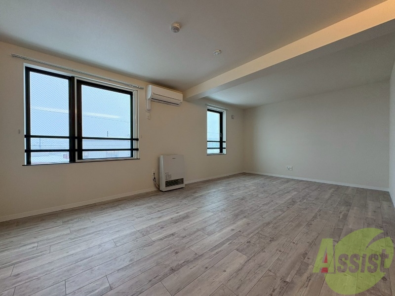 居室・リビング　広々としたリビングですね。使い勝手がよさそうですね！