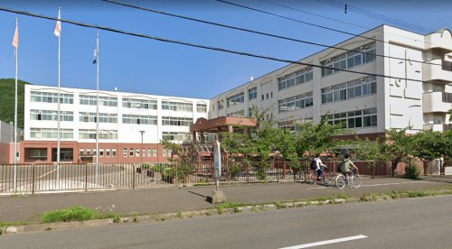 高校・高専　北海道室蘭東翔高校（高校・高専）まで211m