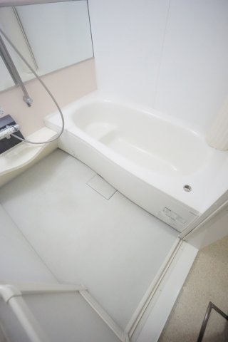 バス・シャワールーム　※同物件、同タイプ、間取り反転のお部屋です