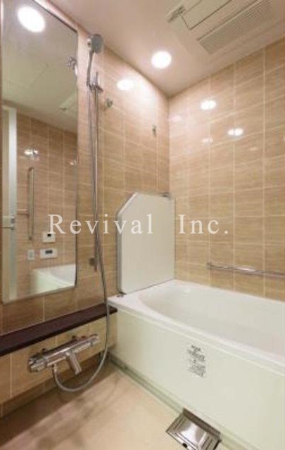 バス・シャワールーム　追い焚き・浴室乾燥完備でございます