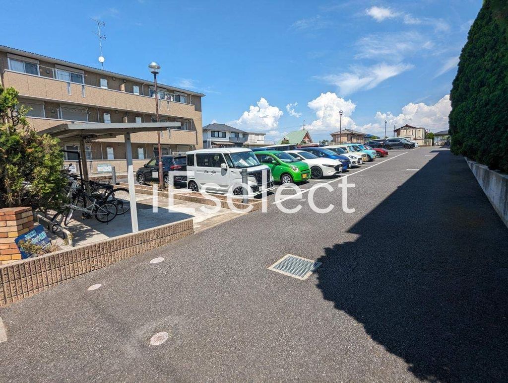 駐車場　広々駐車場