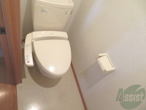トイレ　トイレは嬉しいウォシュレット機能付きです。