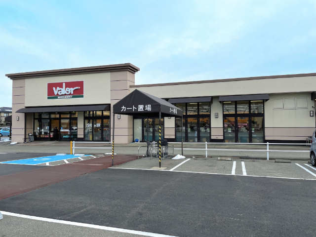 スーパー　バロー金沢高尾店（スーパー）まで409m