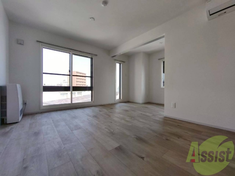 居室・リビング　広くてキレイなお部屋が広がっていて、充実した生活が送れそう。