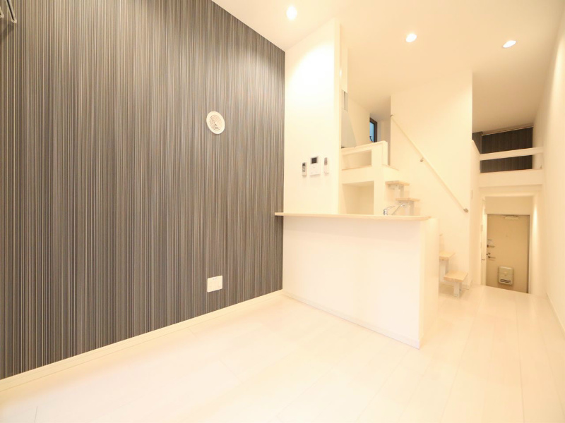 居室・リビング　下階7.7帖　上階4.9帖（収納でも部屋でも使えます）