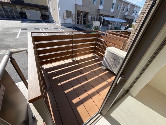 バルコニー　ウッドデッキ