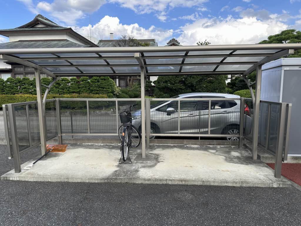 建物外観　駐輪場