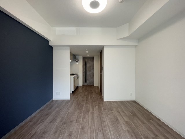 居室・リビング　同マンションの別のお部屋の写真です。