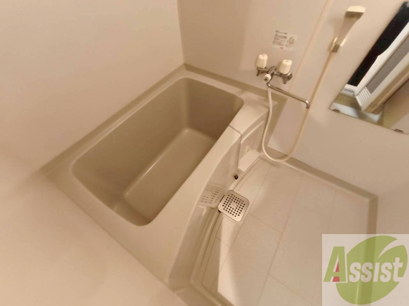 バス・シャワールーム　お風呂になります。一日の疲れを癒してくださいね。