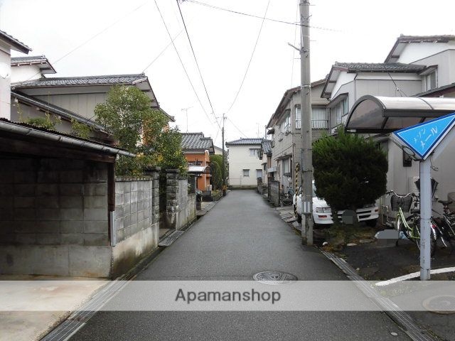 その他　前面道路（その他）まで0m