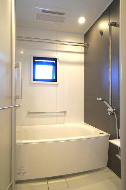 バス・シャワールーム　ゆったり過ごせるお風呂です