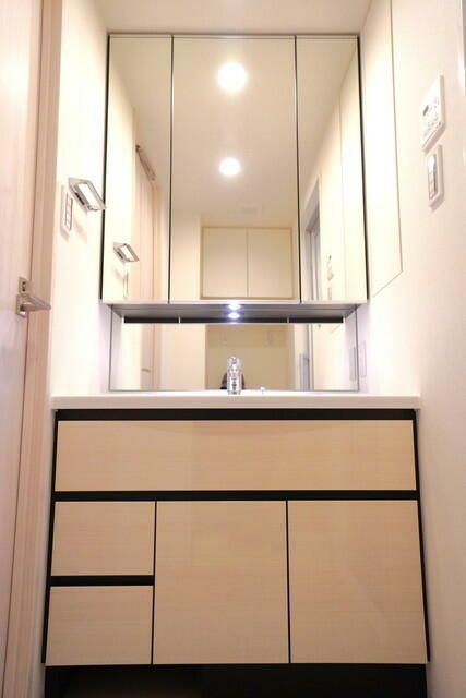 洗面設備　広い洗面スペース