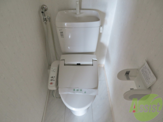トイレ　お手洗いは温水洗浄付きです。これだけは外せません。