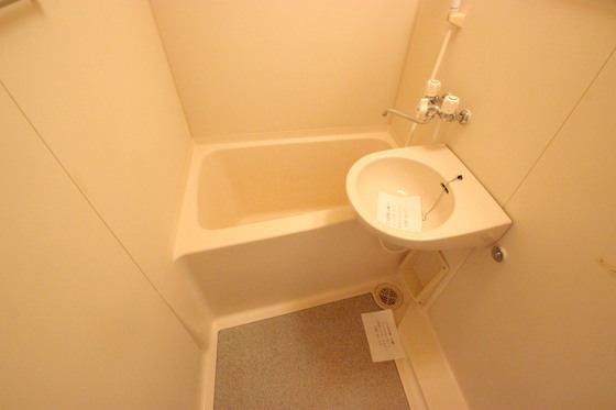 バス・シャワールーム　※別号室の写真です