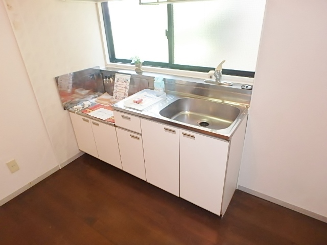 キッチン　別部屋参考写真です