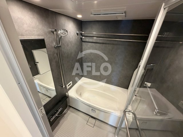 バス・シャワールーム　コンフォリア・リヴ博労町一丁目Q　浴室