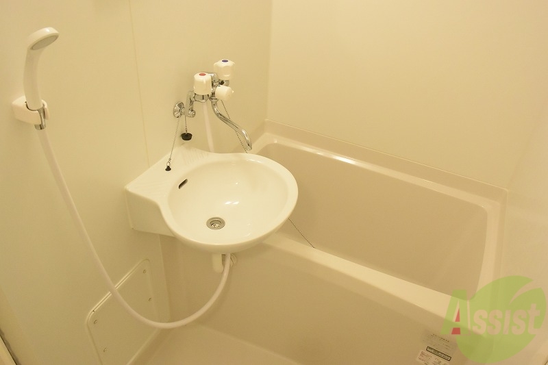 バス・シャワールーム　浴室乾燥機付きです！！