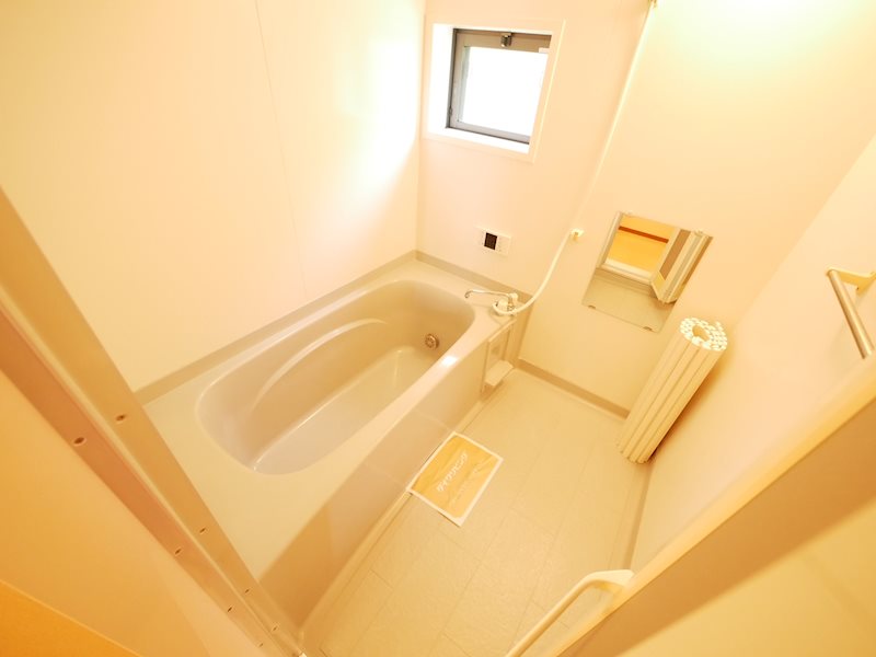 バス・シャワールーム　追焚き給湯、シャワー