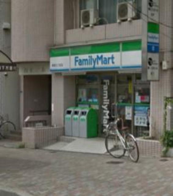 コンビニ　ファミリーマート新宿七丁目店（コンビニ）まで141m