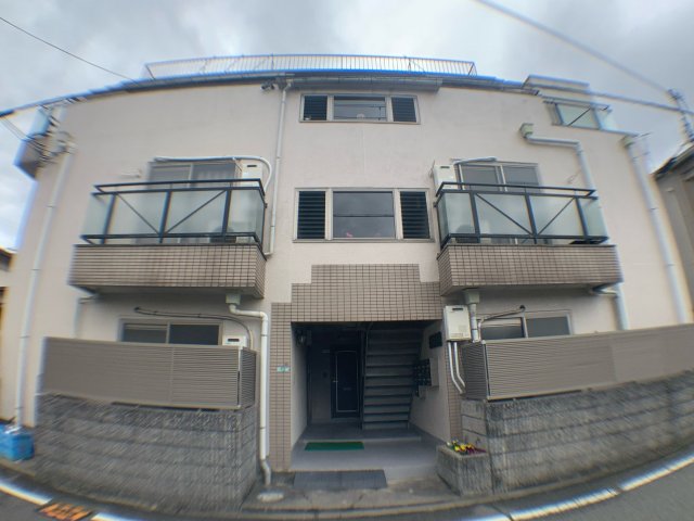 建物外観　居住者専用ゴミ置き場あります♪