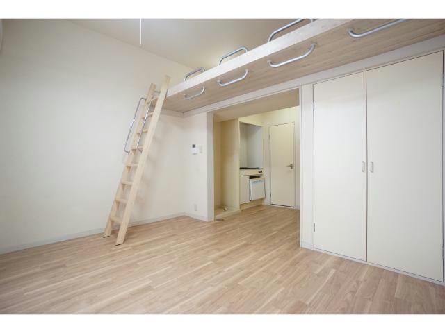 居室・リビング　ロフト付きワンルーム★