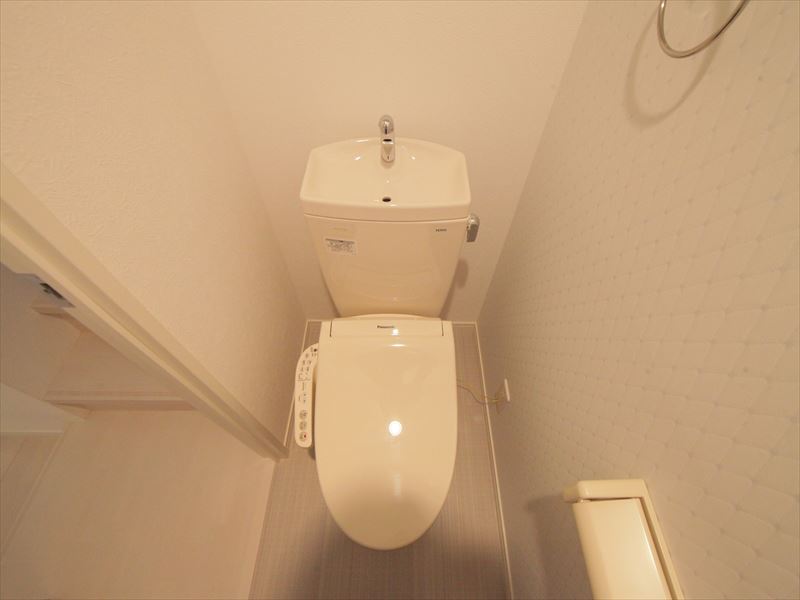 トイレ　トイレ　温水洗浄便座