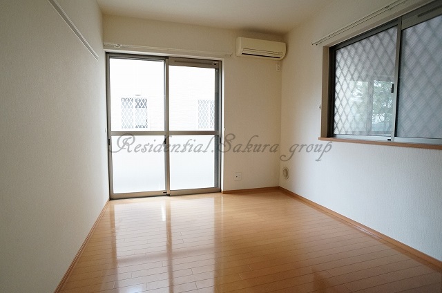 居室・リビング　こちらのリビングで趣味の時間をお楽しみください♪