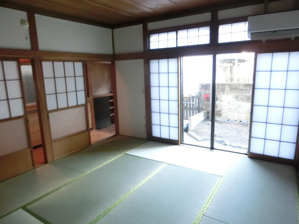 居室・リビング　広々ゆったりの8帖です。