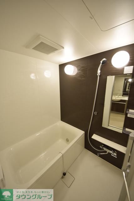 バス・シャワールーム　経済的な追炊きのバスルーム