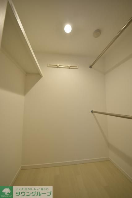 収納　こんなに入るウォークイン。他にも収納がいくつもあります。
