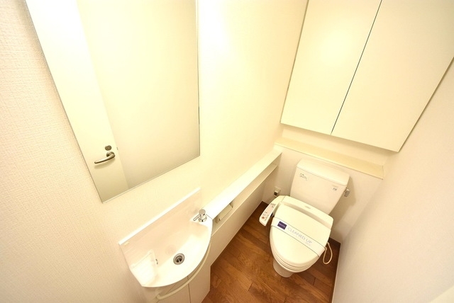 トイレ　※別部屋の参考写真です。