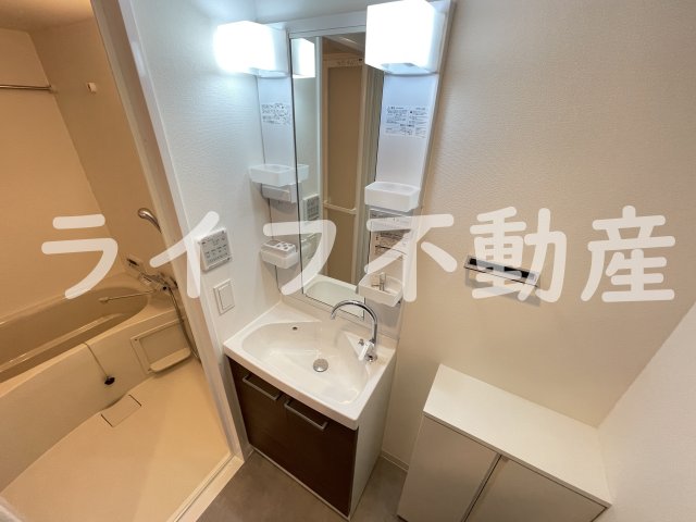 洗面設備　独立洗面台です