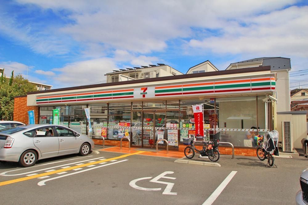 コンビニ　セブンイレブン世田谷上北沢1丁目店（コンビニ）まで224m