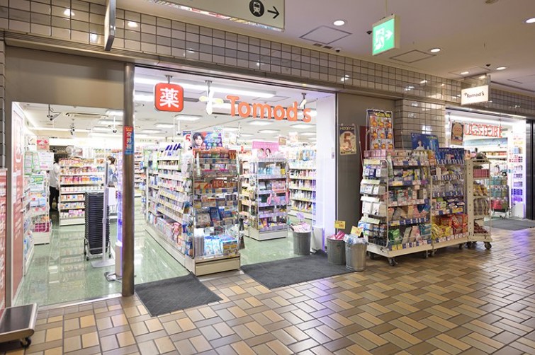 ドラックストア　トモズ神谷町店（ドラッグストア）まで278m