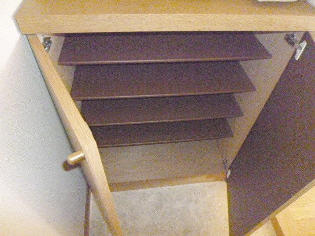 玄関　★靴箱完備★