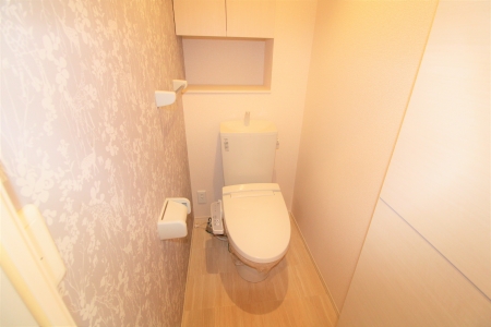 トイレ　こちらの反転タイプとなります。