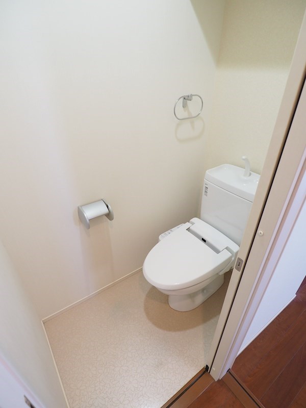 トイレ　ウォシュレット付きです。