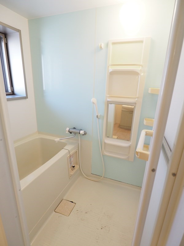 バス・シャワールーム　バスルーム。