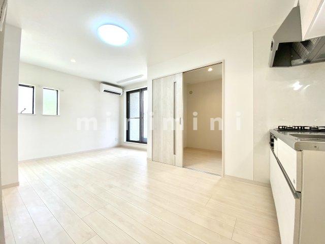 居室・リビング　※別物件のモデル写真ですので現状優先とさせていただきます