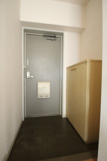 玄関　同物件別号室の写真