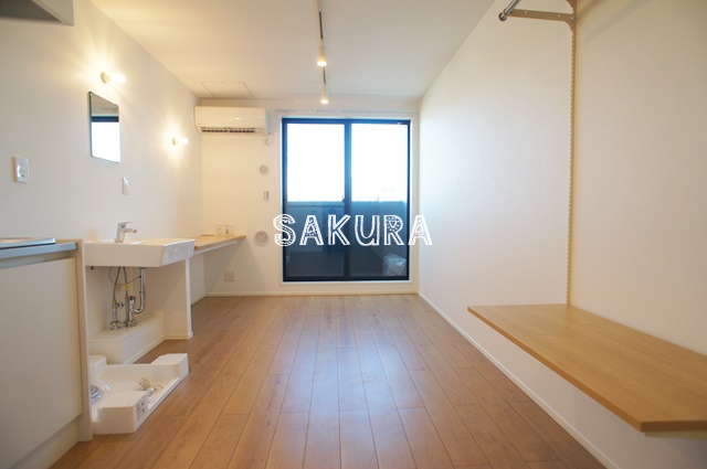 居室・リビング　こちらのリビングで趣味の時間をお楽しみください♪