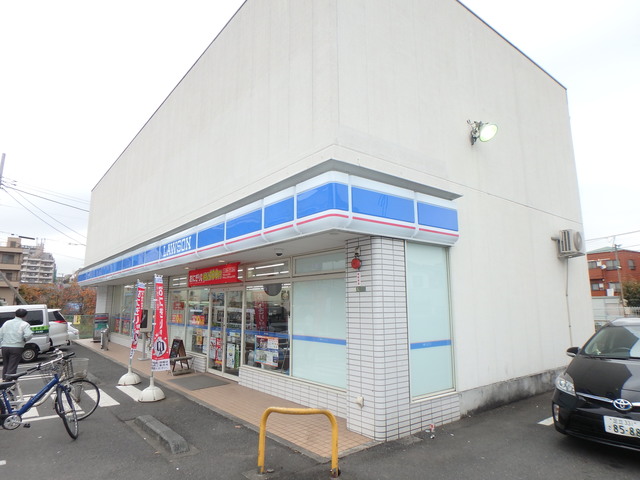コンビニ　ローソン足立扇三丁目店（コンビニ）まで527m