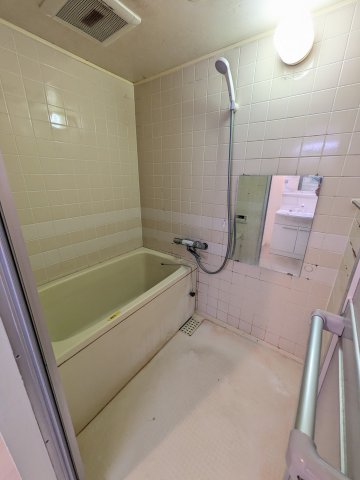 バス・シャワールーム　別号室のお写真です。現況優先となります。