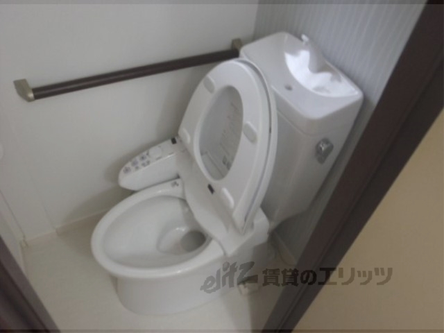 トイレ　新調したてでキレイです。