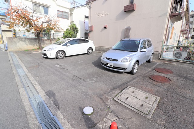 駐車場　駐車場