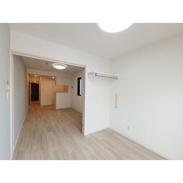 その他部屋・スペース　広くて明るい寝室