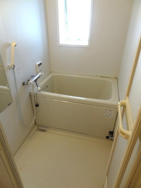 バス・シャワールーム　★肩までゆったり浸かれる★